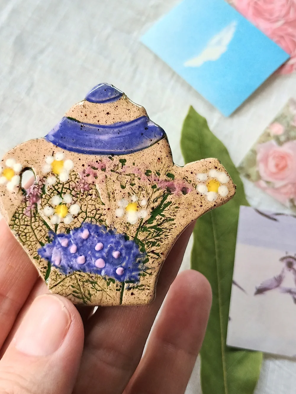 🌻 COTTAGE CORE 🌻 VTG Artisan Crafted ceramic teapot brooch, Granny Core Style